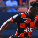 Ligue 1 : Arsène Kouassi passe 90 minutes et obtient un penalty avec Lorient